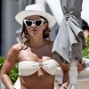Dani Dyer strălucește în bikini de mireasă. Vedeta a uimit cu totul fanii cu imaginile de la petrecerea burlăcițelor din Ibiza