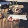 Dezmoștenirea în 2025! Ce drepturi mai au urmașii dezmoșteniți și cine rămâne definitiv fără bani 
