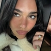 Dua Lipa se mărită! Detaliul neașteptat despre inelul de logodnă creat special pentru ea