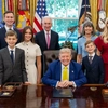 Toți ochii pe fiica Ivankăi Trump! Arabella a strălucit la Casa Albă în rochia mamei sale de 2.000 dolari
