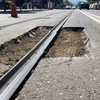 CTP Iași repară liniile de tramvai din Copou, după ce mai mulți șoferi și-au distrus mașinile din cauza gropilor