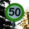 Un nou indicator rutier ar putea apărea pe drumurile europene: ce semnifică panoul de viteză cu margine verde