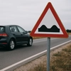 Obligațiile șoferului pe un drum cu denivelări! Ce riscă posesorii auto care nu respectă legea