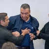 Scandal de proporții! Senator american trântit și încătușat în timp ce încerca să pună o întrebare