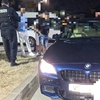 Un tânăr venit din Vaslui a vrut să își etaleze BMW-ul pe străzile din Iași! A petrecut cu muzica la maxim, împreună cu prietenii. Iată cum s-a terminat totul
