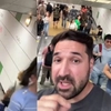 Cât câștigă celebrul cerșetor cu câinele de la metroul Piața Unirii. Cei care îi dau bani din milă vor fi invidioși pe veniturile lui
