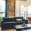 Canapeaua ca accent într-un living eclectic. Cum să alegi piesa potrivită stilului tău?