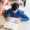 Cursa pentru note mari îi îmbolnăvește pe cei mici. Părinții îi duc la pregătire din clasa I. Psihologii trag un semnal de alarmă