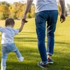 Guvernul schimbă regulile! Cum să îți păstrezi asigurarea de sănătate când stai acasă cu copilul