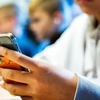 Fără telefoane mobile în școlile primare! Elevii și părinții sunt obligați să respecte legea! 