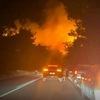 Incendiu puternic în Thassos! Flăcările au cuprins drumul, iar insula este parțial fără curent. Turiștii sunt sfătuiți să rămână calmi