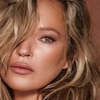 Kate Moss se bucură de o frumusețe atemporală. Modelul strălucește într-un bikini provocator