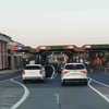 Butelii cu agent refrigerant, descoperite într-un autoturism la PTF Sculeni