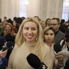 Spectacol ieftin în fața Parlamentului. Bugetarii „oprimați” mimează revolta: „Suntem victime”