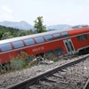 A fost haos total! Cel puțin 3 morți și 50 de răniți după ce un tren s-a rupt în două în plină cursă