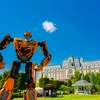 14 roboți gigant transformă grădina Palas într-un teritoriu fascinant, odată cu expoziția „Transform Robots Alive”