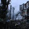 O tânără a supraviețuit în mod miraculos după ce suflul unei explozii a aruncat-o afară din apartamentul ei de la etajul nouă