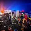 Tragedie pe DN 17! Impact devastator între microbuz şi autotren. Un mort şi mai mulţi răniţi