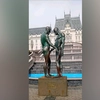 Controverse la Iași, în Luna Sculptorilor Români! O statuie amplasată în fața Palatului Culturii, criticată în mediul online