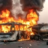 Accident devastator! Un autobuz s-a răsturnat și a luat foc! 21 de oameni au murit!