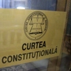 Barieră pentru cetățeni: CCR a hotărât că românii nu au dreptul să ceară creșterea salariilor, sporuri sau vouchere