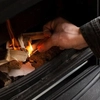 Clipe de groază pentru un bărbat din Iași! A încercat să aprindă soba cu benzină și a suferit arsuri grave