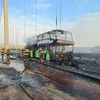 Scene de groază pe podul Brăila-Tulcea. Un autocar supraetajat a luat foc