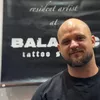 Ovidiu Pânzaru este un ieșean care și-a deschis propriul său salon de tatuaje, după ce a învățat această meserie în Grecia