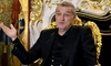 Gigi Becali a fugărit lumea pe stradă și a udat femeile cu apă sfințită. Care este motivul