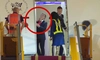 Un cititor de pe buze dezvăluie momentul tensionat dintre soții Macron pe scara avionului. Cuvintele șocante rostite de Brigitte