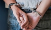 Un bărbat, reținut de polițiști pentru trafic de minori. Două fete de 16 ani au fost recrutate dintr-un centru de plasament