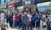 Sute de oameni stau la coadă pentru shaorma gratuită! S-a deschis Dubai Shaorma în Iași – UPDATE