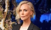 Charlize Theron, aproape dezbrăcată pe covorul roșu! Ținuta care a lăsat pe toată lumea cu gura căscată
