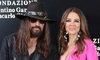 Billy Ray Cyrus, de mână cu Elizabeth Hurley la Londra. Detaliile apariției care au făcut internetul să explodeze