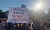 Scandal în Piața Victoriei: Bărbat țipă la protestatare ‘Marș la coteț!’. Jandarmii dau o amendă de râsul lumii
