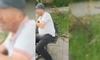 Un pensionar de 69 de ani s-a gândit să întrebe femeile pe stradă dacă sunt interesate de „bărbăția” lui. Să fie convingător, o ținea scoasă din pantaloni