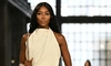 Naomi Campbell are o înfățișare incredibilă pe plajele din Ibiza. Supermodelul a atras toate privirile într-un bikini alb