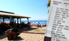 Prețul plătit de 3 turiști pentru o zi de plajă în Thassos. Cum a arătat nota de plată pentru șezlonguri, bere și mâncare