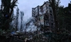 O tânără a supraviețuit în mod miraculos după ce suflul unei explozii a aruncat-o afară din apartamentul ei de la etajul nouă
