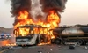 Accident devastator! Un autobuz s-a răsturnat și a luat foc! 21 de oameni au murit!