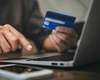 Oferta care îi face pe români să își piardă economiile din conturi! Totul pornește de la o taxă de 9,95 lei