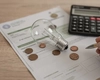 Capcanele din contractele la energia electrică! Trebuie să fii atent înainte să semnezi