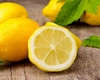 Trebuie să ții o lămâie în dormitor noaptea! Cum te poate ajuta acest obicei simplu