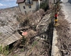Pericol uriaș pe strada Fundac Socola! Primăria Iași promite că repară drumul, alocă bani, dar nu face nimic. „Trebuie să trec prin curtea vecinului ca să ajung la mine”