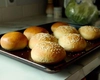 Rețetă de chifle pentru burger. Două variante delicioase și pufoase