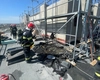 Incendiu în județul Iași. Focul a izbucnit la un bloc cu 10 etaje