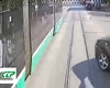 Accident rutier la Iași! Un autoturism a lovit un autobuz CTP pe care l-a proiectat într-un tramvai