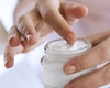 Crema cu cortizon – Când și cum se folosește corect? Iată tot ce trebuie să știi
