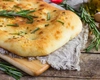 Iată cum poți prepara cea mai bună focaccia cu parmezan – Rețetă rapidă și delicioasă