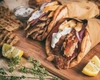 Iată cum poți face un gyros de pui după rețeta originală – Un preparat care te va face să te simți ca în Grecia, din propria casă